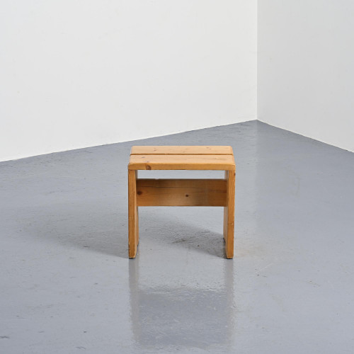 Tabouret en pin massif, Les Arcs.