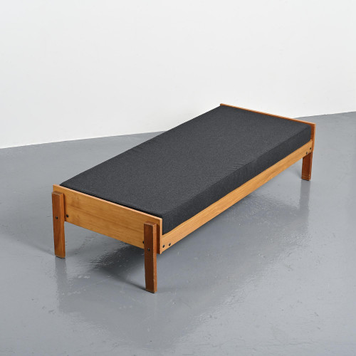 Lit banquette par Pierre Guariche, La Plagne, vers 1965
