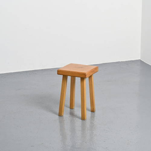 Tabouret en pin massif par Charlotte Perriand, Les Arcs, France