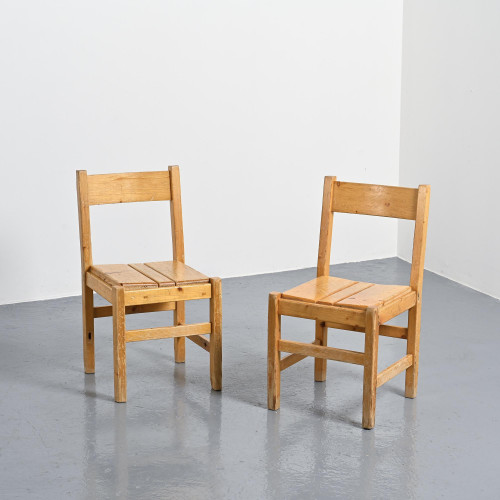 Pair of solid pine chairs, Maison Regain, France, circa 1970