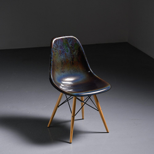 Chaise Eames customisée par un artiste, circa 2000