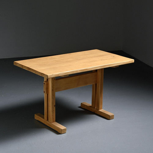 Table en pin massif, Les Arcs, France.