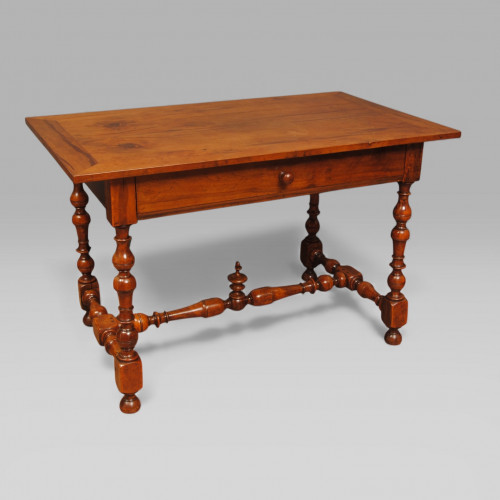 French early 18th century Yew tree table