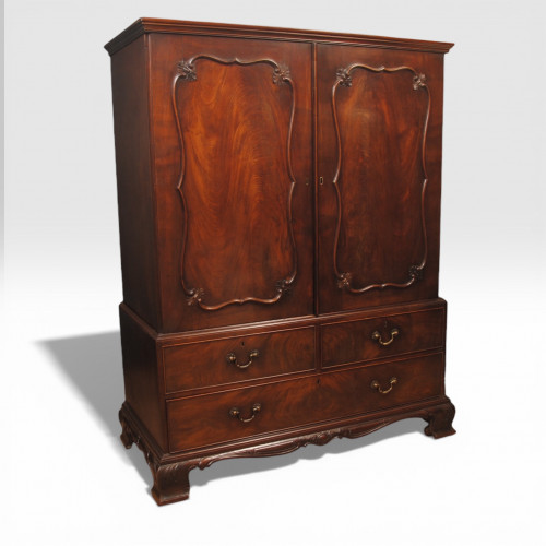 A fine 18th century mahogany linen press