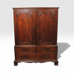 A fine 18th century mahogany linen press