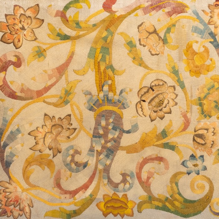ANTIQUE TEXTILES