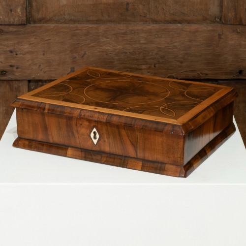 A small William & Mary walnut oyster-veneered and holly line-inlaid lace box, circa 1690