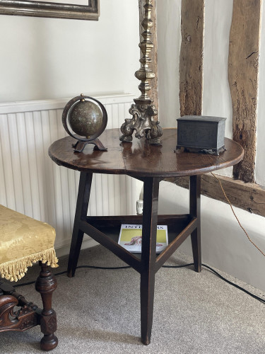 A FINE, MID-18TH CENTURY, ELM CRICKET TABLE WITH GALLERIED UNDER-TIER, IN ORIGINAL CONDITION