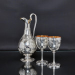 Excellent silver wine jug & matching goblets in oak chest