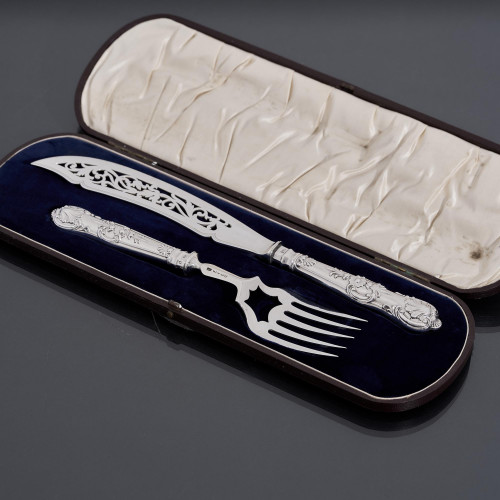 Pair of mid-Victorian Queen's pattern sterling silver fish servers