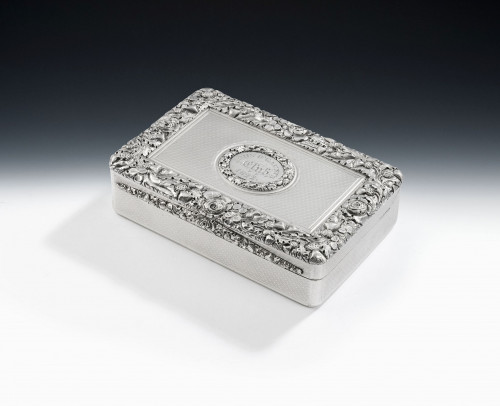 An exceptional George IV Table Snuff Box made in London in 1822 by John Linnit