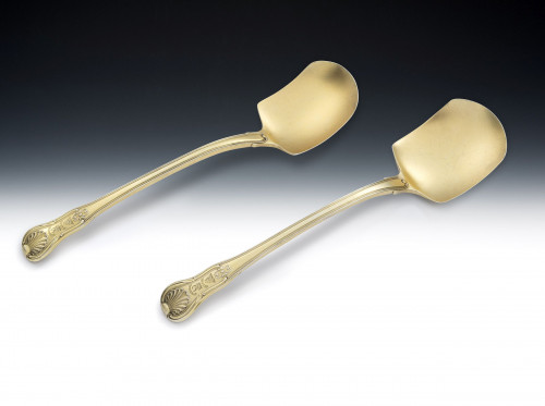 An exceptional pair of George III Silver gilt Hourglass pattern Ice Spades made in London in 1806 by William Eley & Wiliam Fearn.