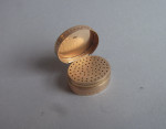 An exceptional George III 18ct Gold Vinaigrette made in London in 1799 by Giles Loyer