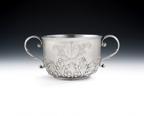 An extremely fine Charles II Porringer made in London in 1681, maker's mark of BT in a shield shaped punch for Benjamin Traherne.