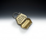 An attractive "Handbag" Vinaigrette made in Birmingham in 1887 by Hilliard & Thomason.