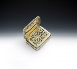 A very unusual George IV Vinaigrette with three colour gold decoration made in Birmingham in 1822 by Ledsam & Vale.