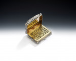 BUCKINGHAM PALACE.  An important Castle Top Vinaigrette made in Birmingham in 1847 by Nathaniel Mills.