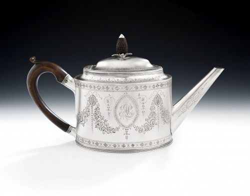 HESTER BATEMAN.  A very fine George III Teapot made in London in 1787 by Hester Bateman.