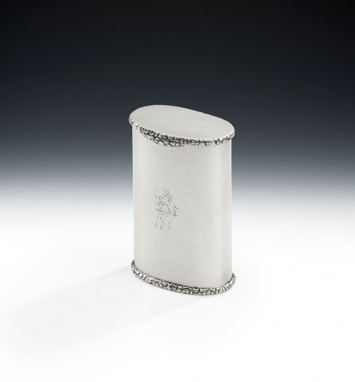John Linnit.  A very unusual George III Standing Snuff Canister made in London in 1820 by John Linnit.