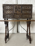 Early eighteenth century walnut Spanish Varguenog