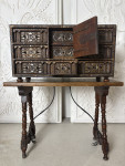 Early eighteenth century walnut Spanish Varguenog