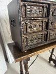 Early eighteenth century walnut Spanish Varguenog