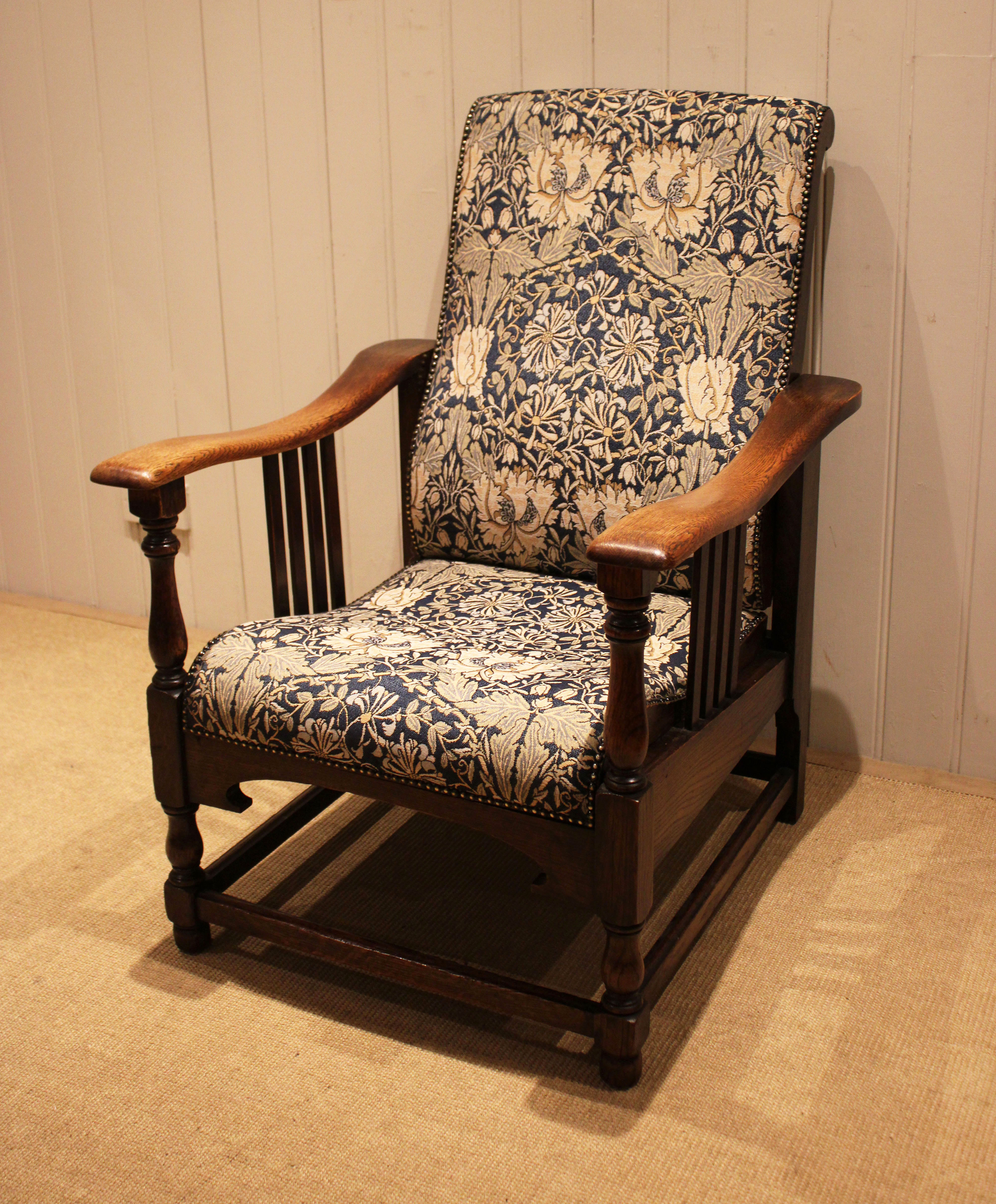 Oak Arts & Crafts Upholstered Recliner Chair